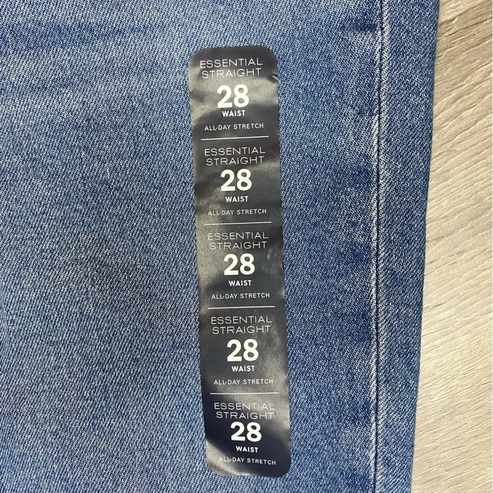 NWT J. Crew Essential Straight Leg All-Day Stretch Jeans - Picture 4 of 8
